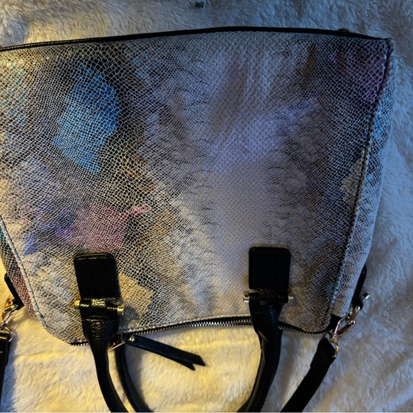 Multi color snake skin purse. Not real snake skin pursen just looks like it - Picture 4 of 6